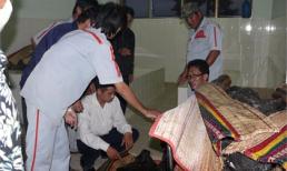 Gia đình các nạn nhân bới thi thể cháy tìm người thân!