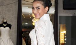 Trương Thị May đằm thắm trong tà áo dài