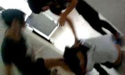 Thêm clip nữ sinh 'xử' nhau trong nhà vệ sinh