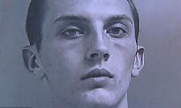 Thiếu niên dã man giết chết một lúc 3 người thân