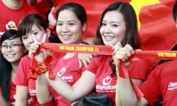 Chùm ảnh: Các nữ CĐV xinh đẹp cổ vũ cho U23 Việt Nam