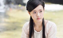 Midu khoe mắt huyền long lanh