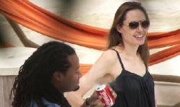 Video: 'Soi' A.Jolie tại bể bơi Côn Đảo