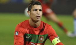 Đấu giá... mảng cỏ ngáng chân Ronaldo