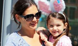 Ngắm lại bé Suri Cruise điệu đà với thời trang