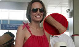 Bàn tay Angelina Jolie ngày càng gân guốc