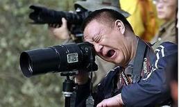 Hài vô đối với tư thế chụp hình "vồ mồi"