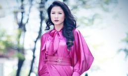 Trang Trần diện váy xẻ cao ra phố