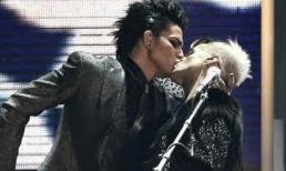 Chờ đợi gì sau nụ đồng tính phát hãi khán giả của Adam Lambert? 