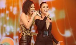 Thu Minh - Phương Vy "đọ" độ sexy, khán phòng như nổ tung