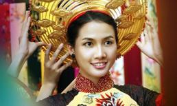 Phan Thị Mơ gấp rút chuẩn bị phục trang, áo dài đi thi