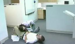 Tai nạn cười ra nước mắt nơi văn phòng