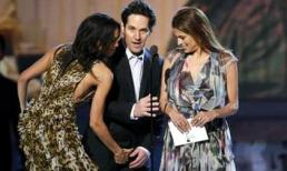 Sốc với màn sàm sỡ công khai trên sân khấu!