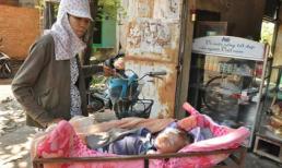 Mẹ nhốt con vào lồng sắt để trả thù?