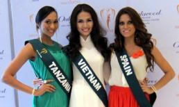 Phan Thị Mơ "ghi điểm" với áo dài trắng tinh khôi