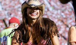 Hoạt náo viên bóng bầu dục nóng bỏng với y phục Halloween!