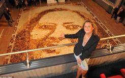 Bức chân dung lớn nhất làm từ bánh mỳ nướng