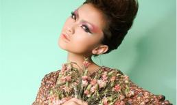 Hot girl Kelly Tú Anh cá tính váy hoa