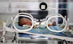 Bệnh viện vứt bỏ nhầm em bé còn sống