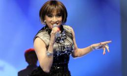 Giật mình Đàm Vĩnh Hưng mặc váy, tung tăng giày cao gót