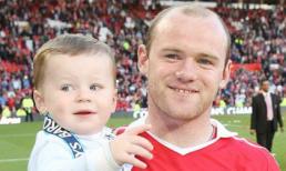 Bé Kai ngày càng giống bố Rooney