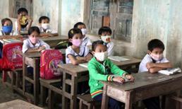 Ngôi trường có 1 không 2: Đeo khẩu trang nghe giảng bài