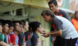 CĐV góp tiền tỷ đòi "đuổi" HLV Falko Goetz 