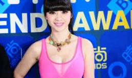 "Ngực khủng" Liễu Nham lại lộ rõ sau lớp áo mỏng tang