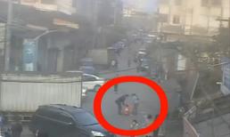 Em bé sống sót kỳ diệu khi mắc kẹt dưới gầm xe