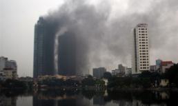 Cháy tòa nhà 33 tầng, 24 công nhân bị ngạt khói