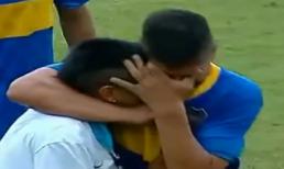 Clip 'choảng' trọng tài, cầu thủ khóc như mưa