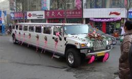 Choáng với đám cưới toàn siêu xe, máy bay