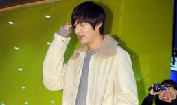 Lee Min Ho "điệu đà" vuốt tóc trên thảm đỏ sự kiện