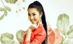 Lê Huỳnh Thúy Ngân eo thon với quần jean áo dài