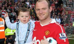 Rooney tập cho bé Kai trở thành golf thủ