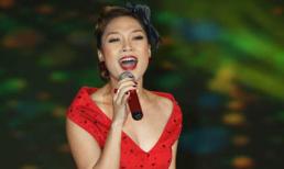 Chọn tông đỏ đậm, Mỹ Tâm già như quý bà