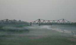 Ảnh độc: "Mây" về dưới chân cầu Long Biên