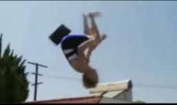 Bắt laptop bằng mông