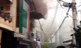 Kinh hoàng người đàn ông đổ xăng tự thiêu trong phòng nữ sinh