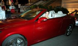 Chán "đọ" hở hang, các chân dài "đua"... xe sang