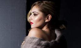 Vợ cũ Ashley Cole bán son môi làm từ thiện 