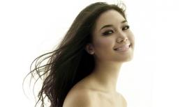 Mẹ hoa hậu Thùy Dung khóc nhiều vì sóng gió của con