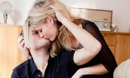 Yêu vợ nhưng ngủ với cô hàng xóm 