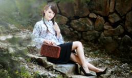 Ngắm vẻ đẹp thanh tao của thiếu nữ áo hoa