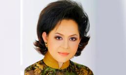 Nghệ sĩ Giao Linh phía sau ánh đèn sân khấu