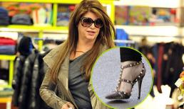 Kirstie Ally diện giầy 20 triệu đi mua sắm