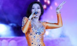 "Quần áo bơi" "oanh tạc" sân khấu Việt 2011