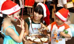 Hà Anh "ra tay" làm bánh, vui Noel sớm cùng trẻ em nghèo