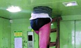 Tên trộm đẫy đà mắc kẹt trong... lỗ thông gió