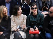 Karl Lagerfeld thiết kế váy cưới cho Lily Allen